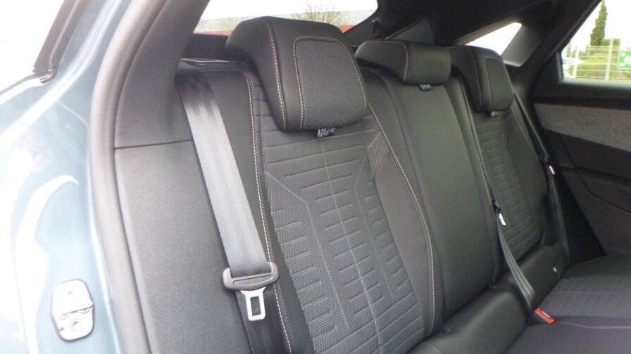 Mandataire Automobile neuf, recherche de Peugeot 3008-hybrid-145-e-dcs6-allure-plus-pack-panoramic-navigation - E-Motors