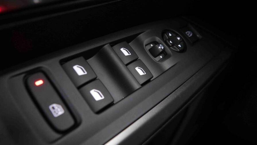 Mandataire Automobile neuf, recherche de Peugeot 3008-145-e-dsc6-hybrid-allure - E-Motors