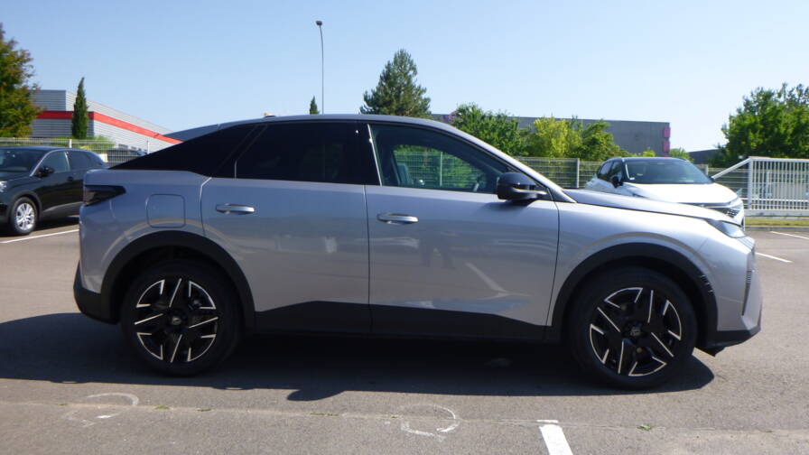 Mandataire Automobile neuf, recherche de Peugeot 3008-hybrid-145-e-dcs6-allure-plus-pack-panoramic-navigation - E-Motors