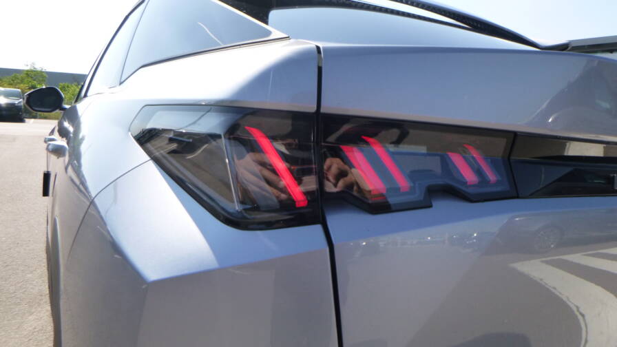 Mandataire Automobile neuf, recherche de Peugeot 3008-hybrid-145-e-dcs6-allure-plus-pack-panoramic-navigation - E-Motors