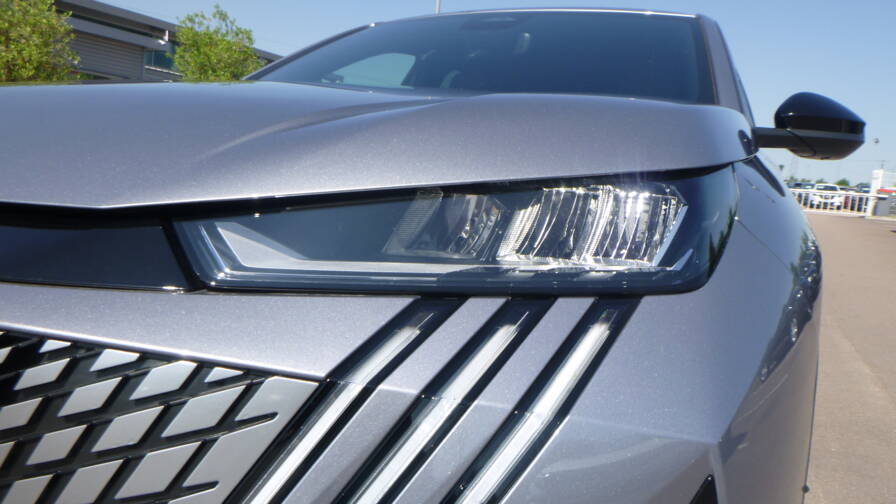 Mandataire Automobile neuf, recherche de Peugeot 3008-hybrid-145-e-dcs6-allure-plus-pack-panoramic-navigation - E-Motors