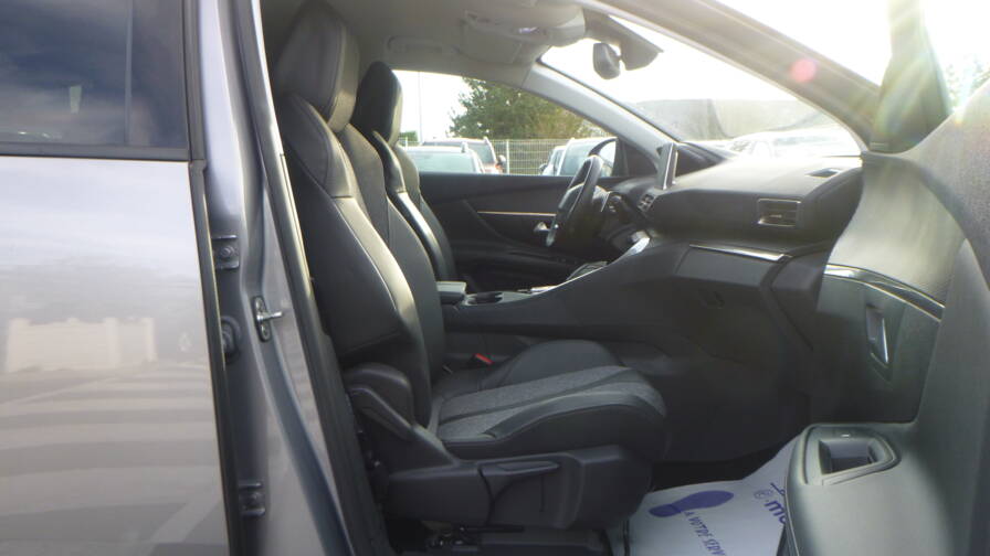 Mandataire Automobile occasion, recherche de Peugeot 3008-puretech-130ch-s-s-eat8-allure-plus-grip-control - E-Motors