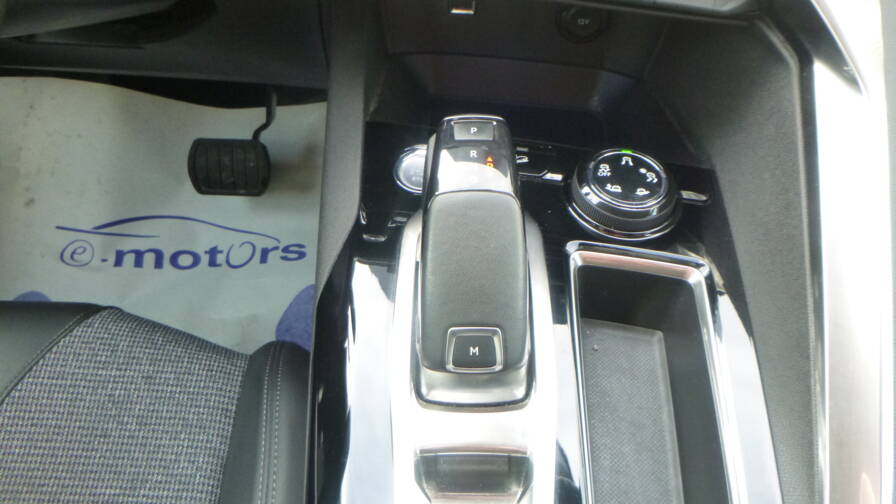 Mandataire Automobile occasion, recherche de Peugeot 3008-puretech-130ch-s-s-eat8-allure-plus-grip-control - E-Motors