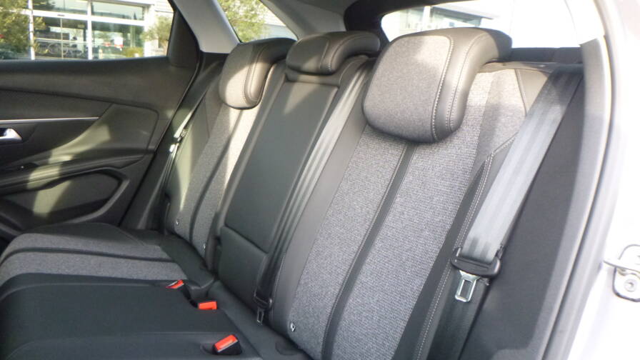 Mandataire Automobile occasion, recherche de Peugeot 3008-puretech-130ch-s-s-eat8-allure-plus-grip-control - E-Motors