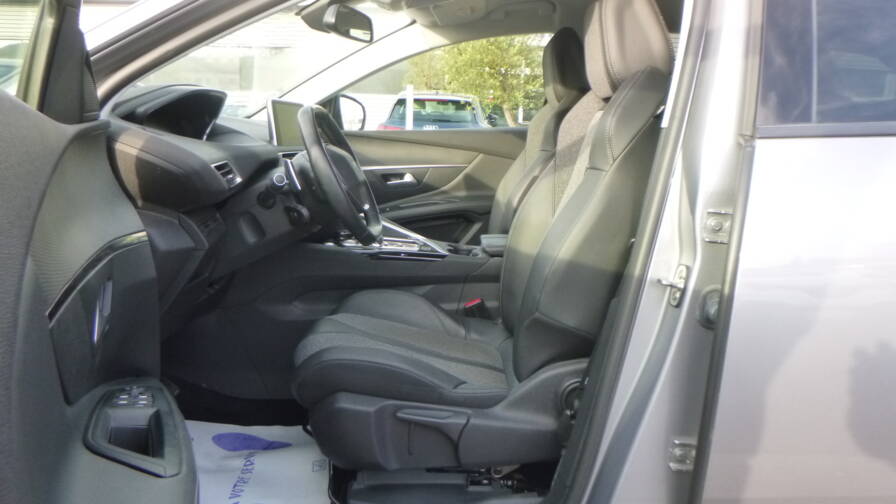 Mandataire Automobile occasion, recherche de Peugeot 3008-puretech-130ch-s-s-eat8-allure-plus-grip-control - E-Motors