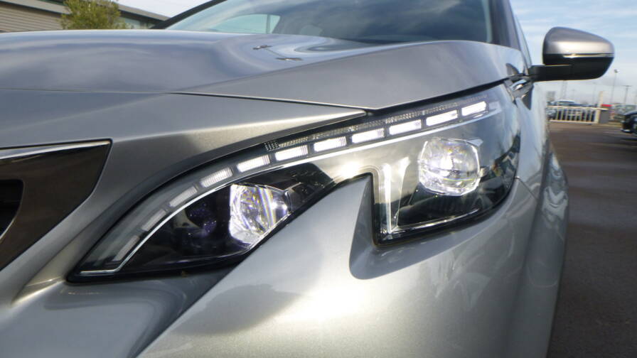 Mandataire Automobile occasion, recherche de Peugeot 3008-puretech-130ch-s-s-eat8-allure-plus-grip-control - E-Motors