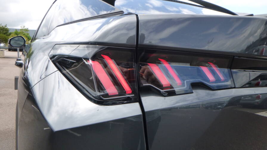 Mandataire Automobile neuf, recherche de Peugeot 3008-hybrid-145-e-dcs6-allure-plus-pack-panoramic-navigation - E-Motors