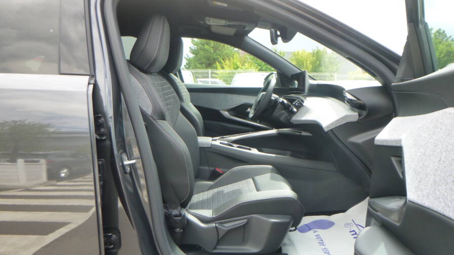 Mandataire Automobile neuf, recherche de Peugeot 3008-hybrid-145-e-dcs6-allure-plus-pack-panoramic-navigation - E-Motors