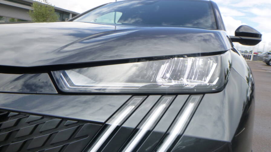 Mandataire Automobile neuf, recherche de Peugeot 3008-hybrid-145-e-dcs6-allure-plus-pack-panoramic-navigation - E-Motors