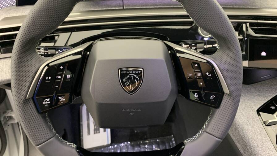 Mandataire Automobile neuf, recherche de Peugeot 3008-hybrid-145-e-dcs6-gt - E-Motors