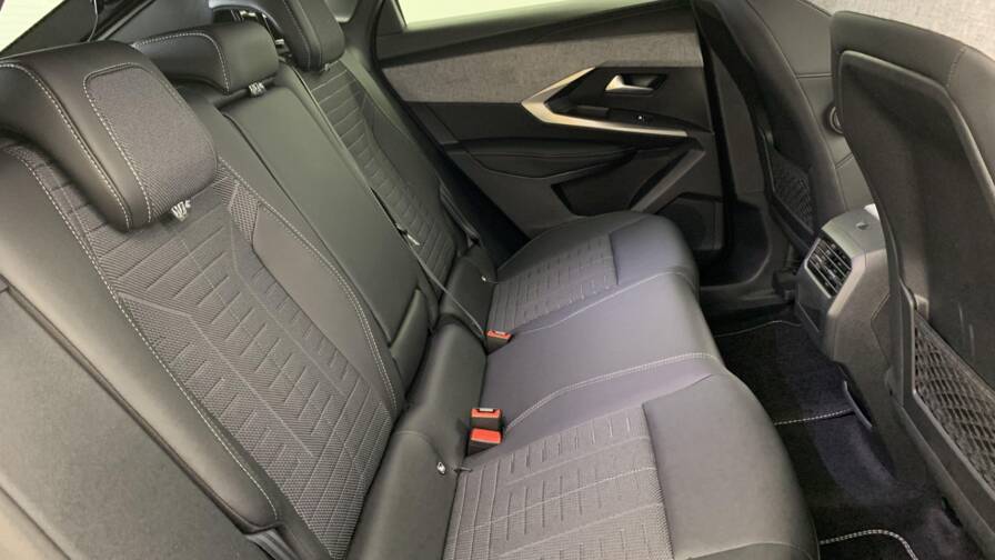 Mandataire Automobile neuf, recherche de Peugeot 3008-hybrid-145-e-dcs6-gt - E-Motors