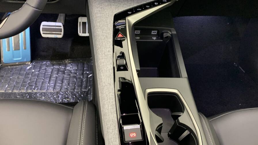 Mandataire Automobile neuf, recherche de Peugeot 3008-hybrid-145-e-dcs6-gt - E-Motors