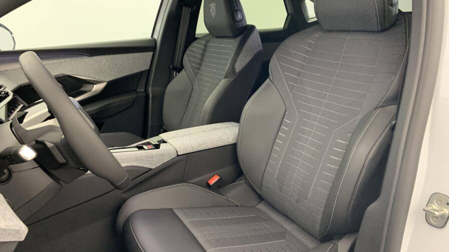 Mandataire Automobile neuf, recherche de Peugeot 3008-hybrid-145-e-dcs6-gt - E-Motors