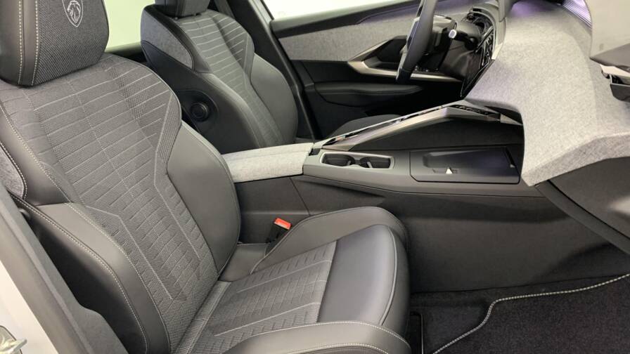 Mandataire Automobile neuf, recherche de Peugeot 3008-hybrid-145-e-dcs6-gt - E-Motors