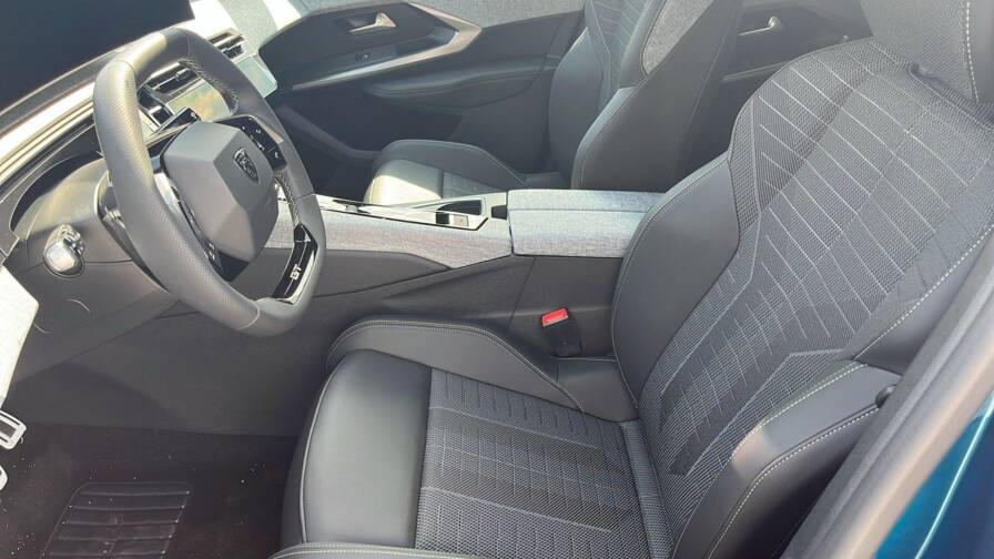 Mandataire Automobile neuf, recherche de Peugeot 3008-hybrid-145-e-dcs6-gt - E-Motors