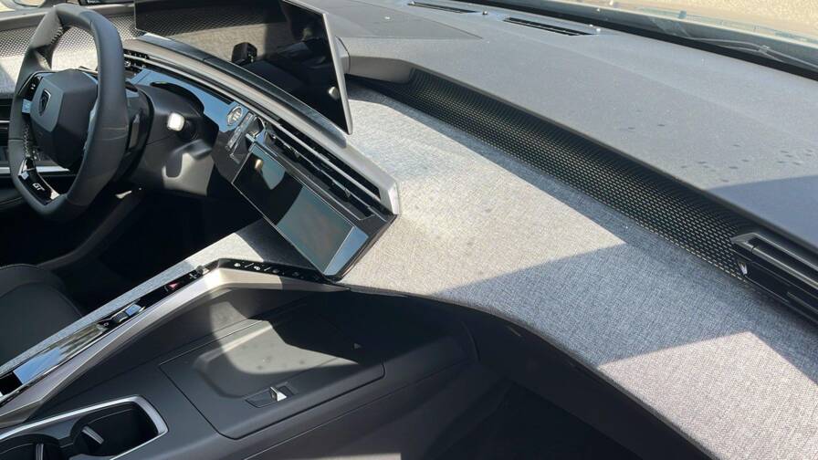 Mandataire Automobile neuf, recherche de Peugeot 3008-hybrid-145-e-dcs6-gt - E-Motors