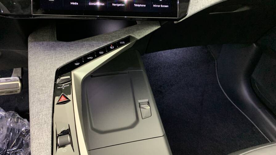 Mandataire Automobile neuf, recherche de Peugeot 3008-hybrid-145-e-dcs6-gt - E-Motors