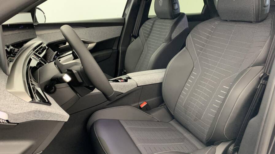 Mandataire Automobile neuf, recherche de Peugeot 3008-hybrid-145-e-dcs6-gt - E-Motors