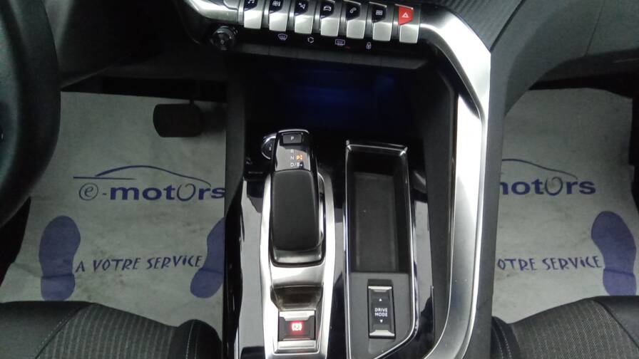 Mandataire Automobile occasion, recherche de Peugeot 3008-hybrid-225-e-eat8-allure - E-Motors