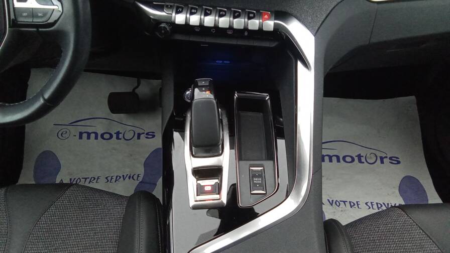 Mandataire Automobile occasion, recherche de Peugeot 3008-hybrid-225-e-eat8-allure - E-Motors