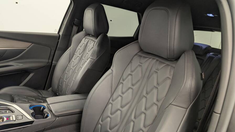 Mandataire Automobile occasion, recherche de Peugeot 3008-hybrid4-300-e-eat8-gt-pack - E-Motors