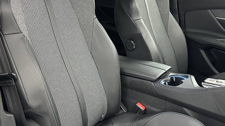 Mandataire Automobile occasion, recherche de Peugeot 3008-ii-1-6-hybrid-225ch-allure-pack-e-eat8 - E-Motors