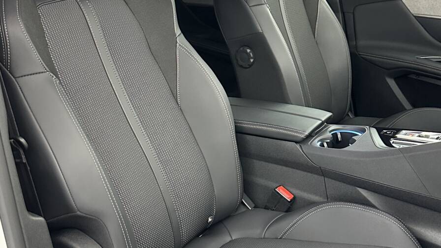 Mandataire Automobile occasion, recherche de Peugeot 3008-iii-1-2-puretech-130ch-gt-eat8 - E-Motors