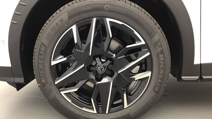 Mandataire Automobile occasion, recherche de Peugeot 3008-hybrid-145-e-dcs6-business5-portes-vp-essence-sans-plomb072025 - E-Motors