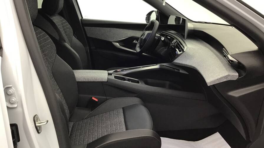 Mandataire Automobile occasion, recherche de Peugeot 3008-hybrid-145-e-dcs6-business5-portes-vp-essence-sans-plomb072025 - E-Motors