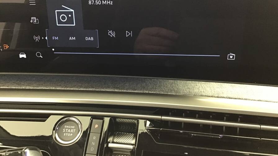 Mandataire Automobile occasion, recherche de Peugeot 3008-hybrid-145-e-dcs6-business5-portes-vp-essence-sans-plomb072025 - E-Motors