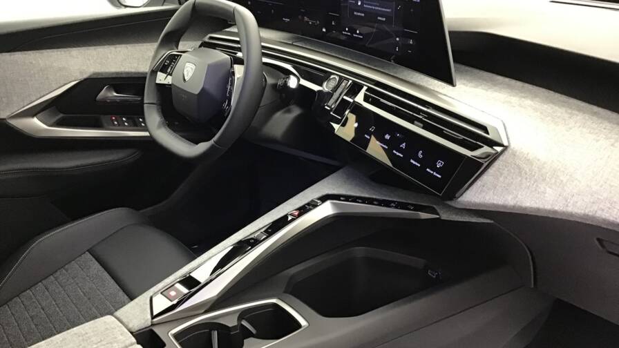 Mandataire Automobile occasion, recherche de Peugeot 3008-hybrid-145-e-dcs6-business5-portes-vp-essence-sans-plomb072025 - E-Motors