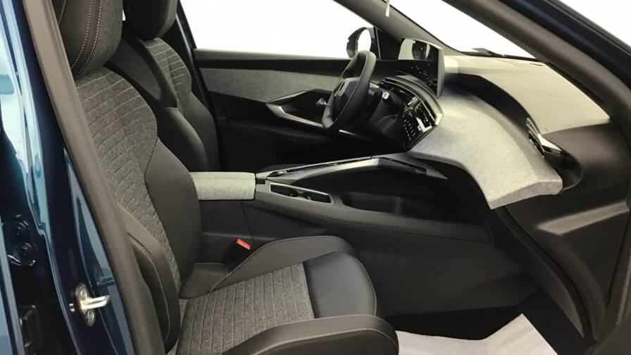 Mandataire Automobile occasion, recherche de Peugeot 3008-hybrid-145-e-dcs6-business5-portes-vp-essence-sans-plomb072025 - E-Motors