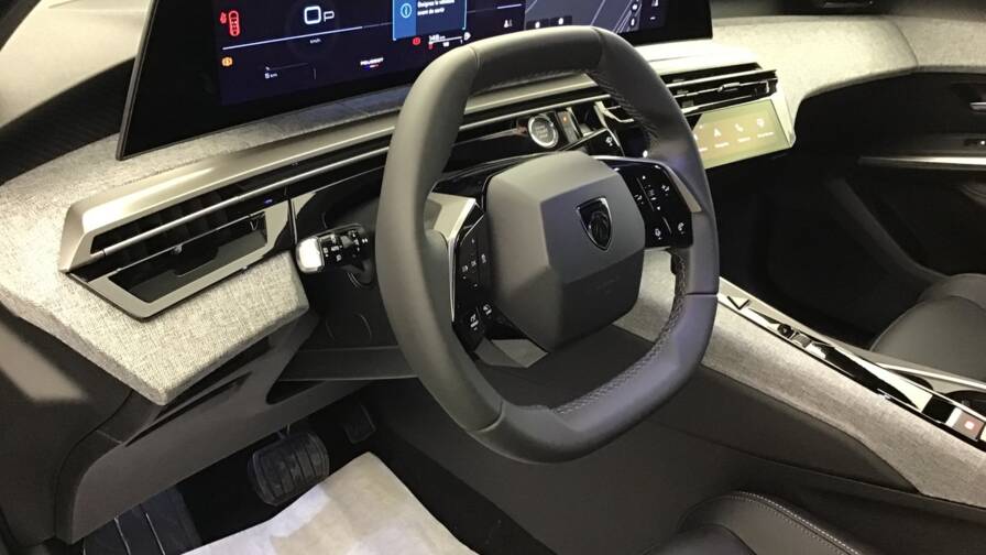 Mandataire Automobile occasion, recherche de Peugeot 3008-hybrid-145-e-dcs6-business5-portes-vp-essence-sans-plomb072025 - E-Motors