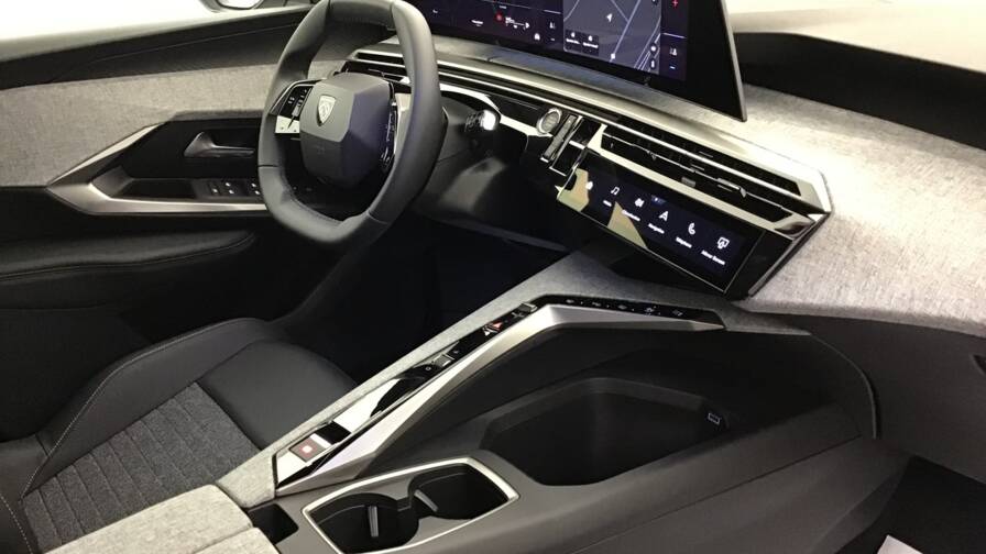 Mandataire Automobile occasion, recherche de Peugeot 3008-hybrid-145-e-dcs6-business5-portes-vp-essence-sans-plomb072025 - E-Motors