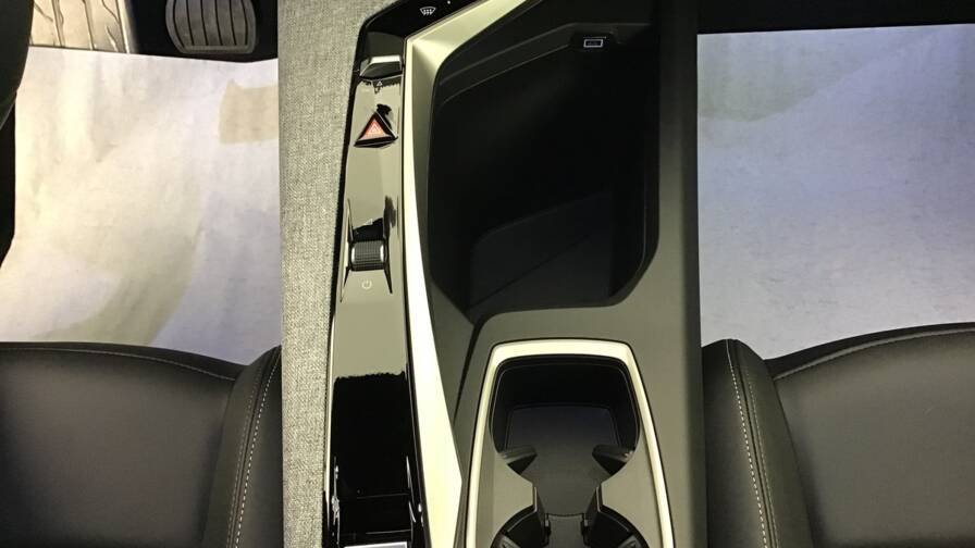 Mandataire Automobile occasion, recherche de Peugeot 3008-hybrid-145-e-dcs6-business5-portes-vp-essence-sans-plomb072025 - E-Motors