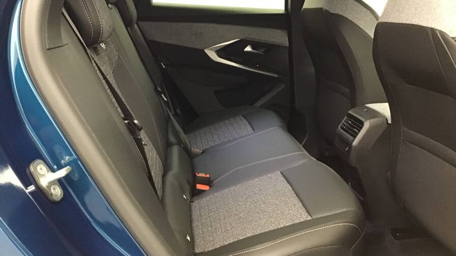 Mandataire Automobile occasion, recherche de Peugeot 3008-hybrid-145-e-dcs6-business5-portes-vp-essence-sans-plomb072025 - E-Motors