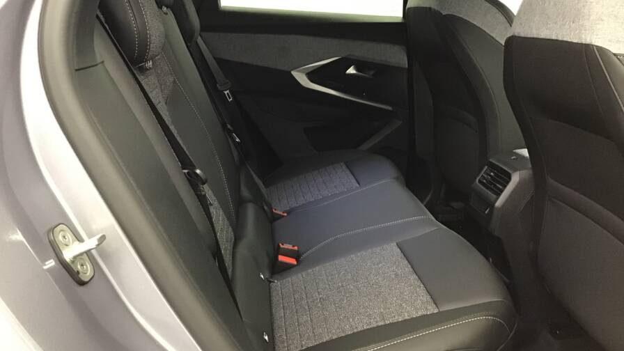 Mandataire Automobile occasion, recherche de Peugeot 3008-hybrid-145-e-dcs6-business5-portes-vp-essence-sans-plomb072025 - E-Motors