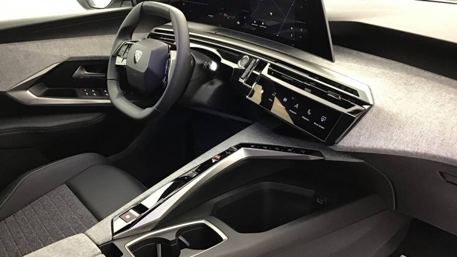 Mandataire Automobile occasion, recherche de Peugeot 3008-hybrid-145-e-dcs6-business5-portes-vp-essence-sans-plomb072025 - E-Motors