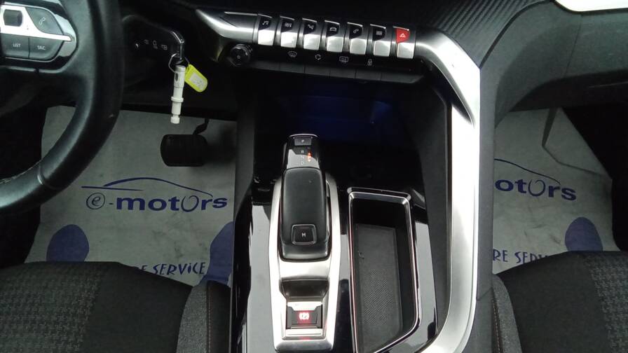 Mandataire Automobile occasion, recherche de Peugeot 3008-puretech-130-eat8-active-gps-pdc-ar-av - E-Motors