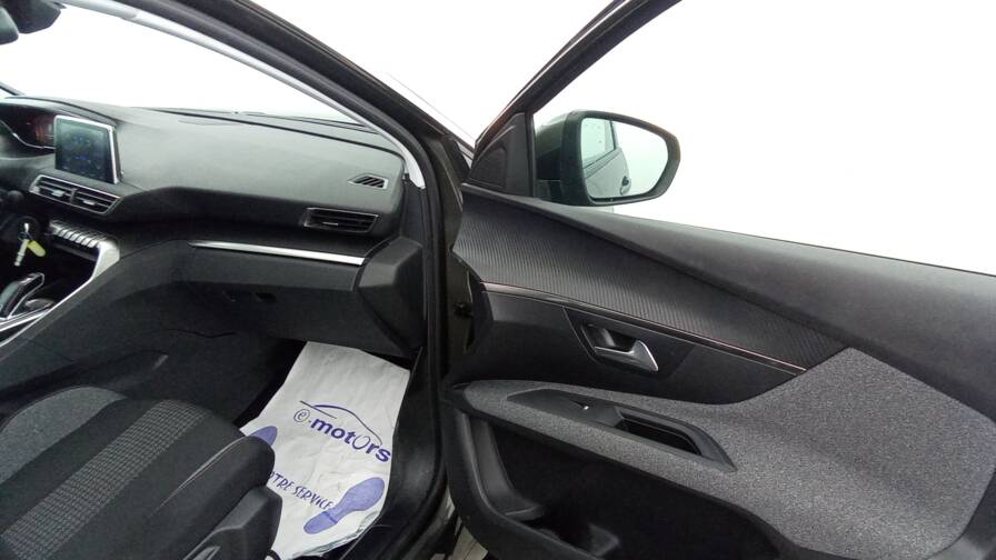 Mandataire Automobile occasion, recherche de Peugeot 3008-puretech-130-eat8-active-gps-pdc-ar-av - E-Motors