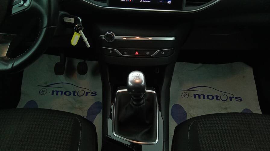 Mandataire Automobile occasion, recherche de Peugeot 308-affaire-bluehdi-100-premium-pack-2pl - E-Motors
