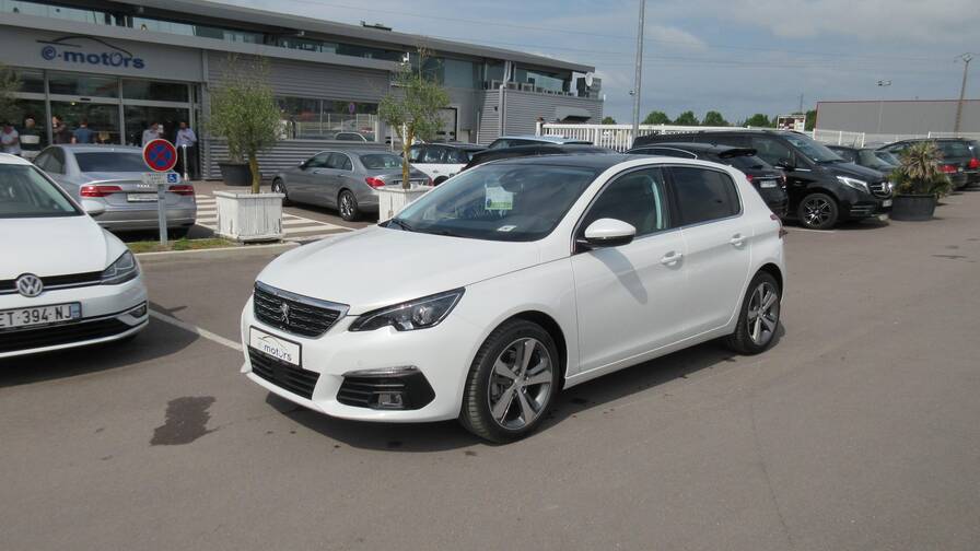 Avis-mandataire-auto-Emotors-Peugeot-308-Tech-edition-bluehdi-130-s-s-eat8-plus-toit-pano.