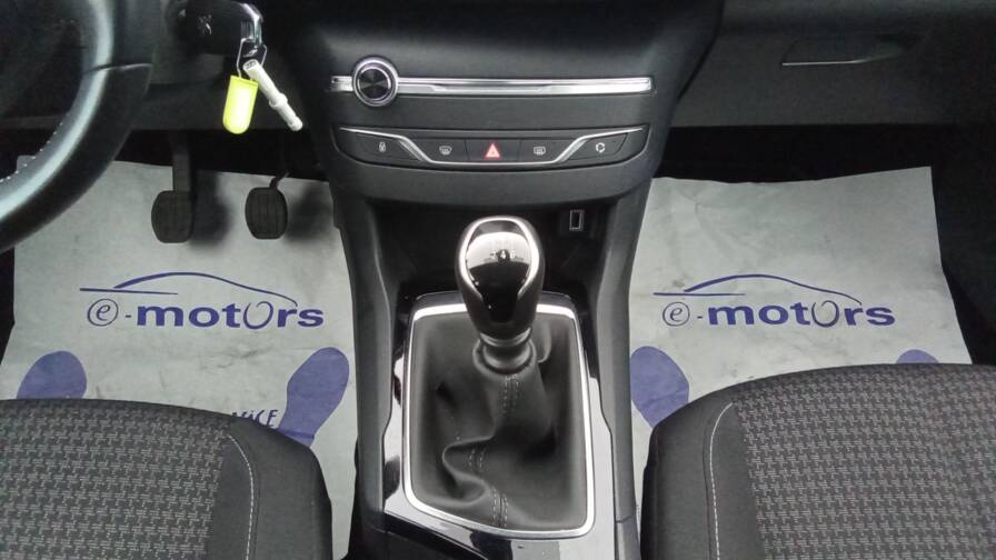 Mandataire Automobile occasion, recherche de Peugeot 308-puretech-110-active-gps-pdc-ar-av - E-Motors