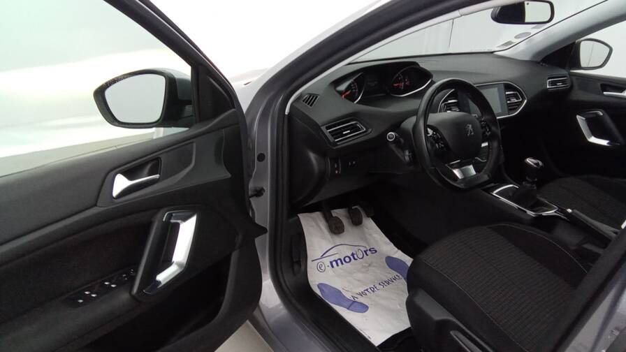 Mandataire Automobile occasion, recherche de Peugeot 308-puretech-110-active-gps-pdc-ar-av - E-Motors