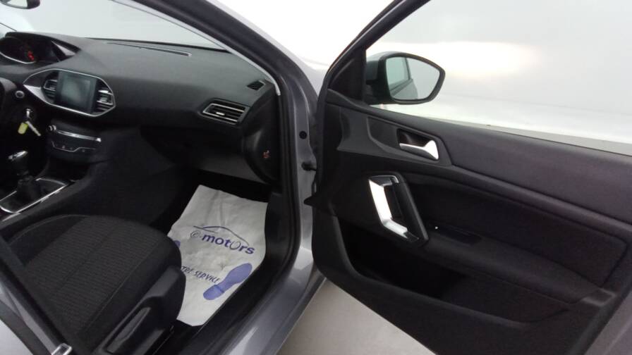 Mandataire Automobile occasion, recherche de Peugeot 308-puretech-110-active-gps-pdc-ar-av - E-Motors