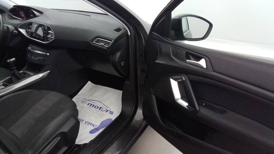 Mandataire Automobile occasion, recherche de Peugeot 308-puretech-110-allure-pack-gps-pdc-ar-av - E-Motors