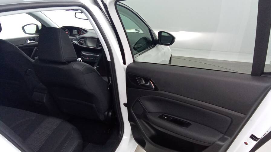 Mandataire Automobile occasion, recherche de Peugeot 308-puretech-130-allure - E-Motors