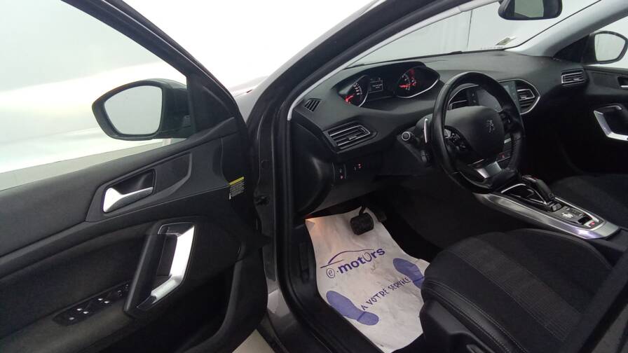 Mandataire Automobile occasion, recherche de Peugeot 308-puretech-130-eat8-allure - E-Motors