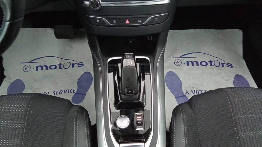 Mandataire Automobile occasion, recherche de Peugeot 308-puretech-130-eat8-allure - E-Motors