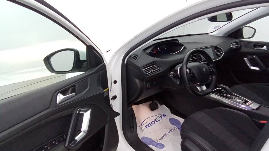 Mandataire Automobile occasion, recherche de Peugeot 308-puretech-130-eat8-allure-pack - E-Motors